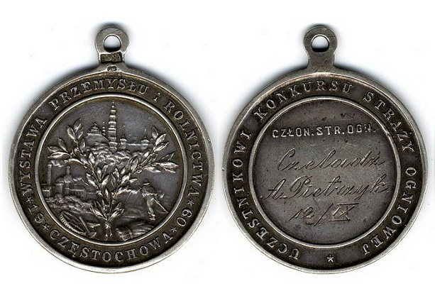 Medal uczestnikowi konkursu Straży Ogniowej